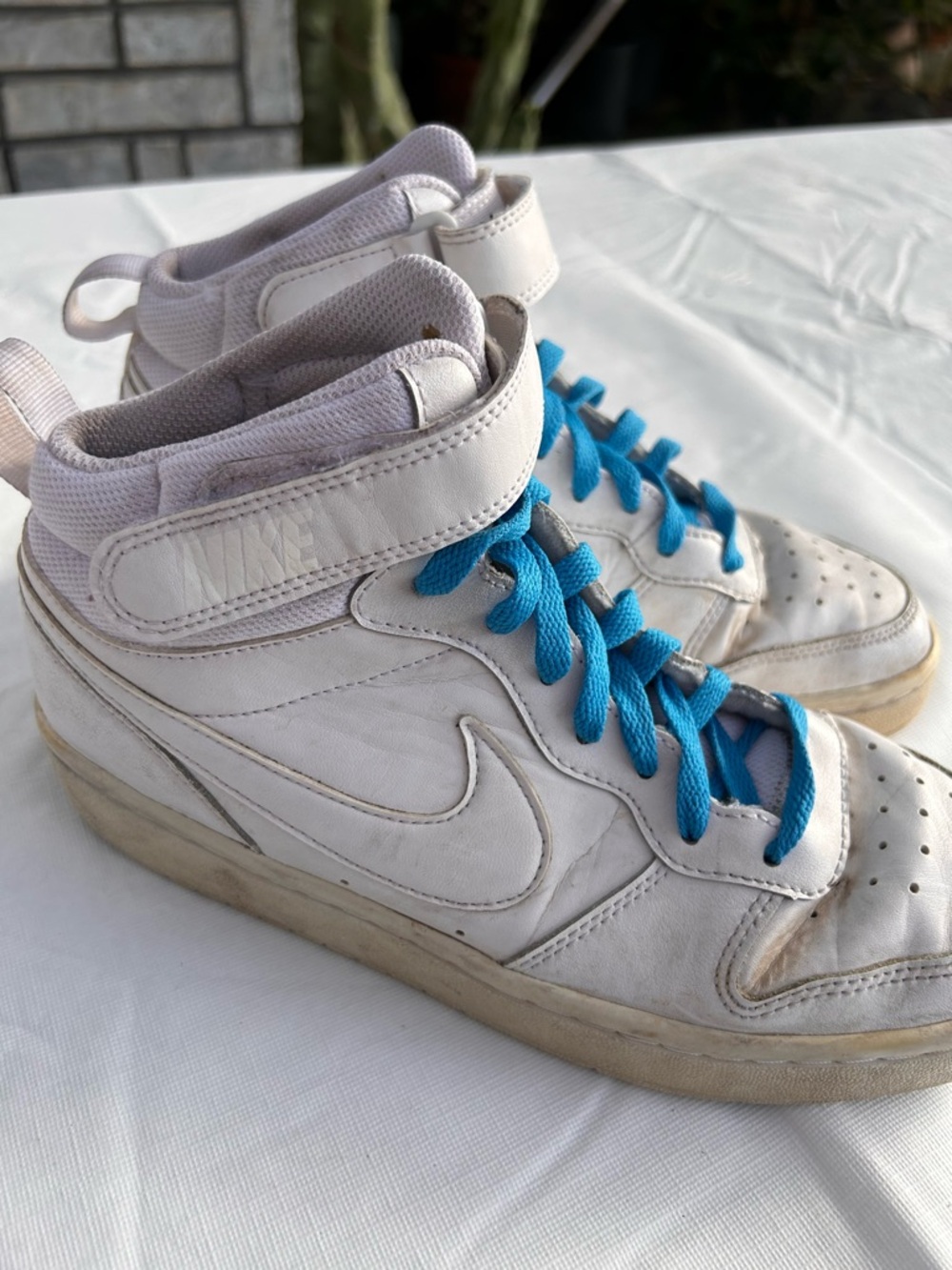 Nike Court Borough Mid 2 sneakers  white sz 6y blue laces